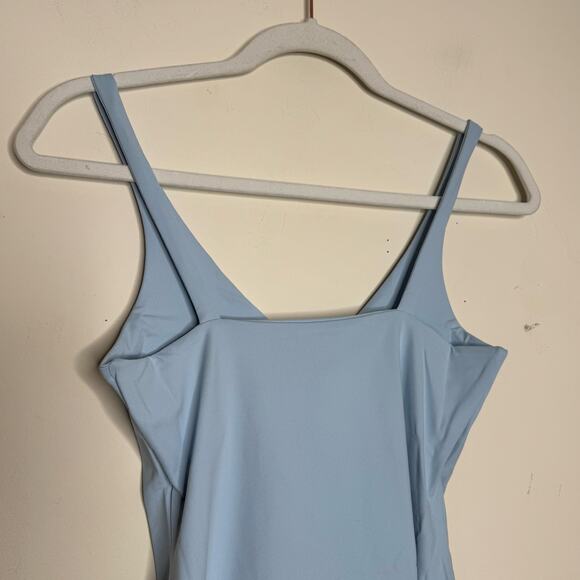 Susana Monaco Sleeveless V-Strap Top 8" in Blue NWT Size Small - Picture 5 of 9